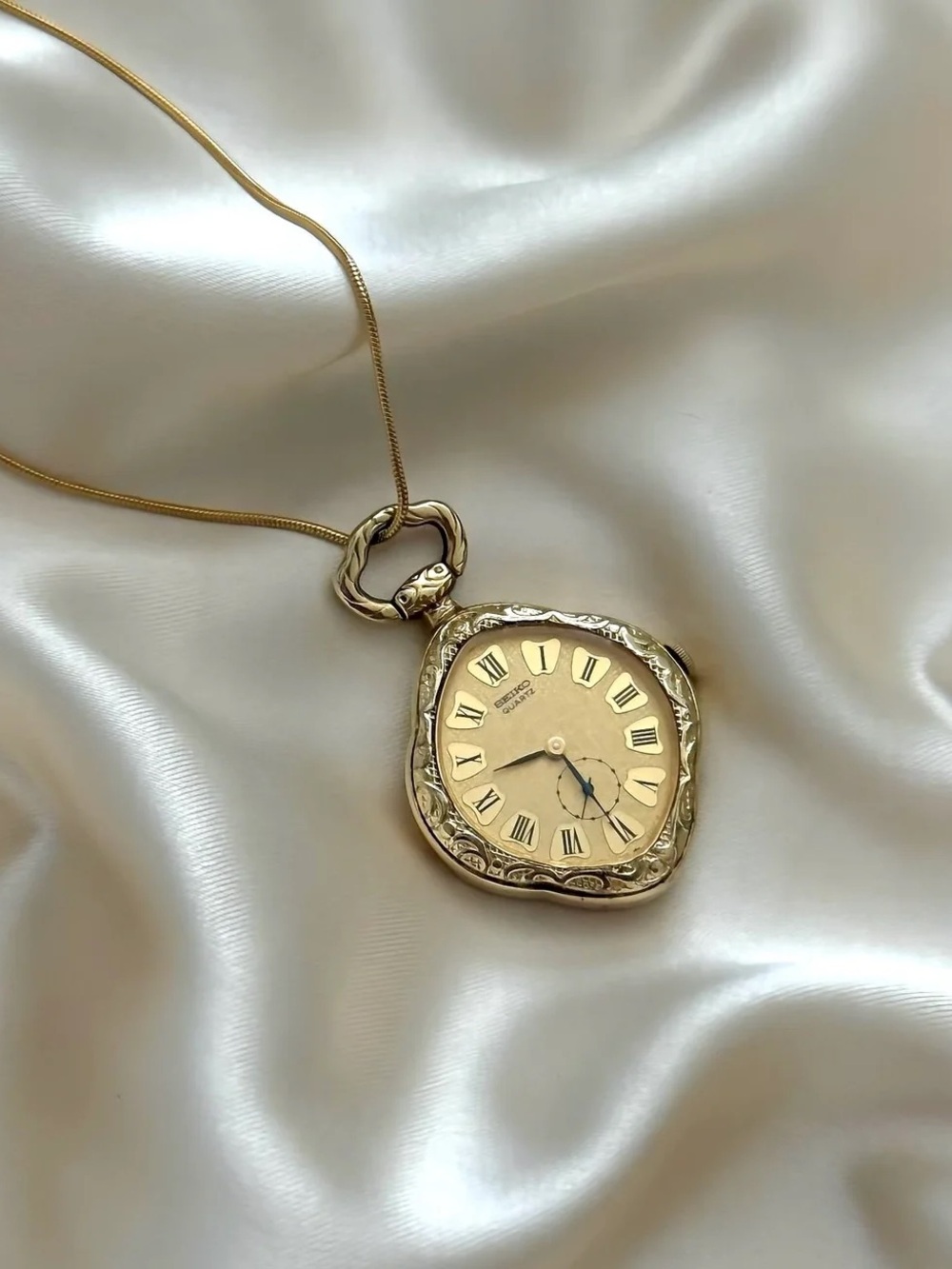 AUTHENTIC VERY RARE VINTAGE SEIKO GOLD NECKLACE WATCH